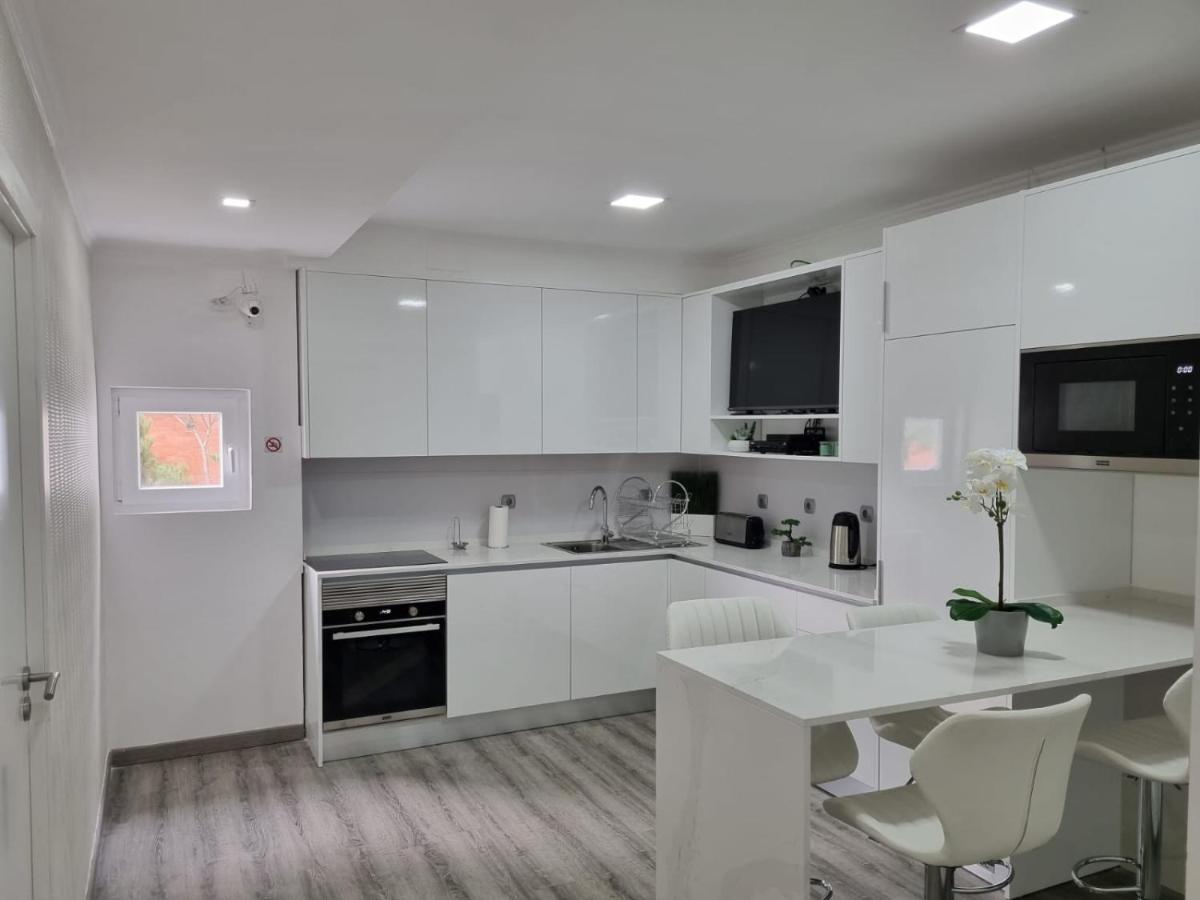 Mikaela Guest House โอดิเวลัส ภายนอก รูปภาพ